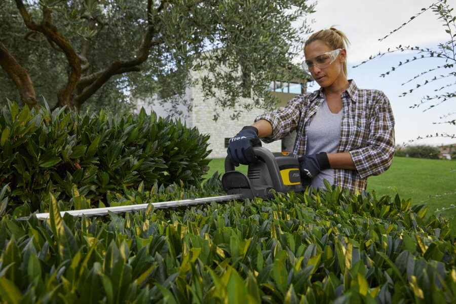 cordless hedge trimmer - ht 700e