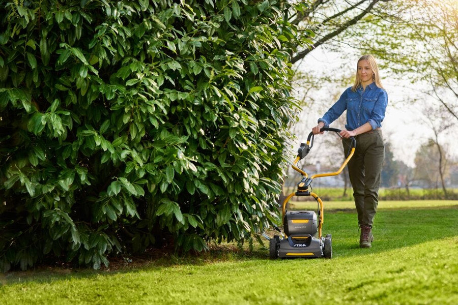 cordless lawn mower - multiclip 747e v kit