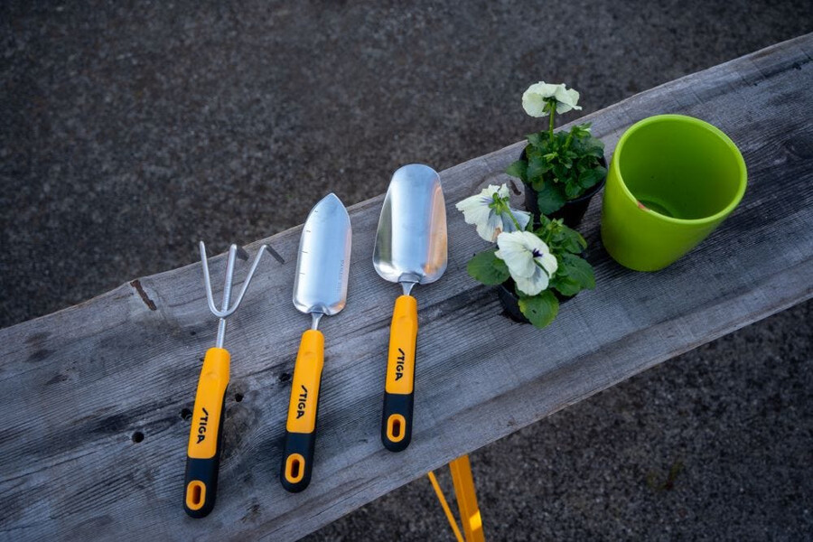 garden hand tool - hand grubber