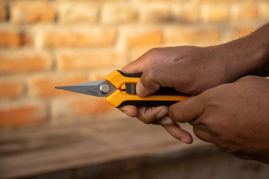 manual pruning shear and saw - pruning snips
