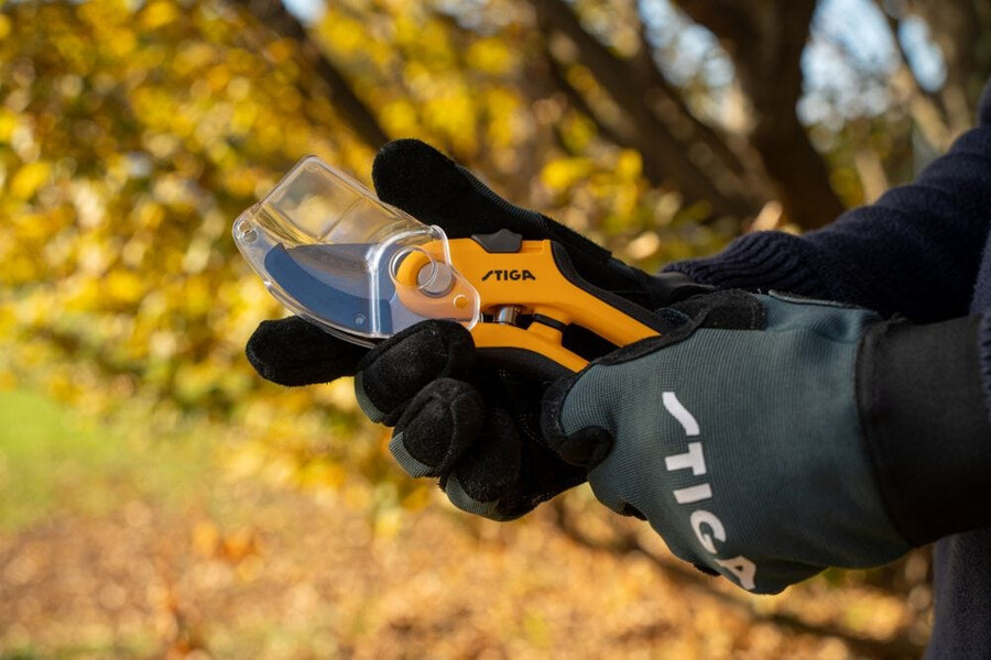 manual pruning shear and saw - anvil pruning shears