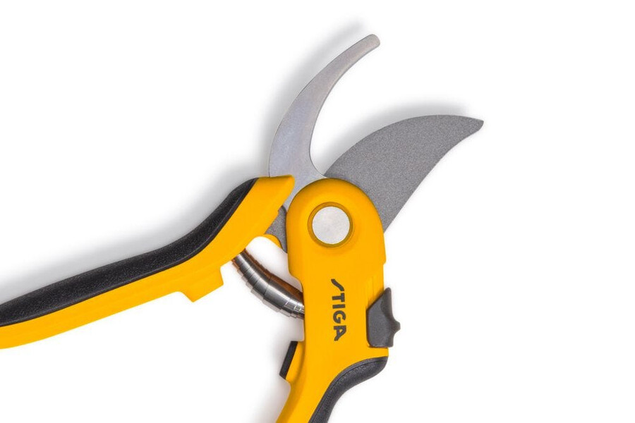 manual pruning shear and saw - bypass pruning shears
