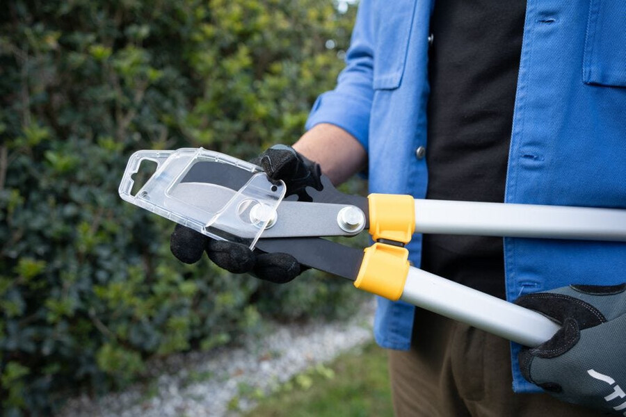manual pruning shear and saw - bypass lopper