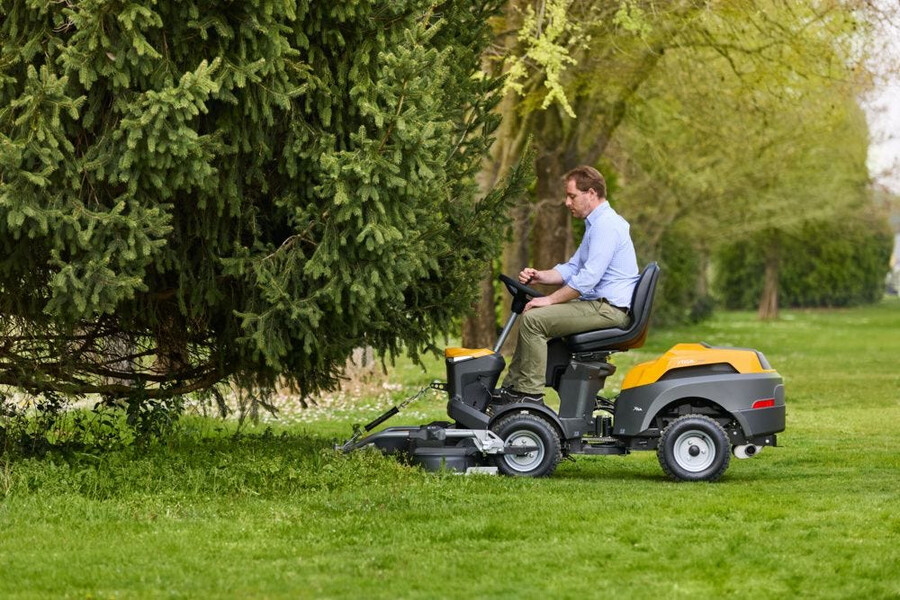 petrol front mower - park 700 w