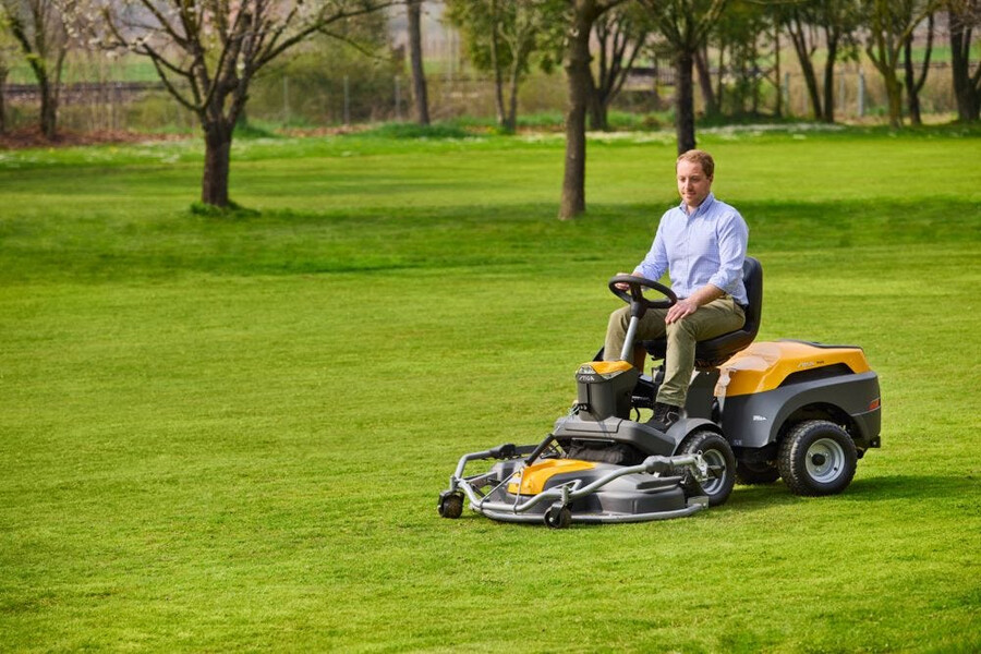 petrol front mower - park 700 w